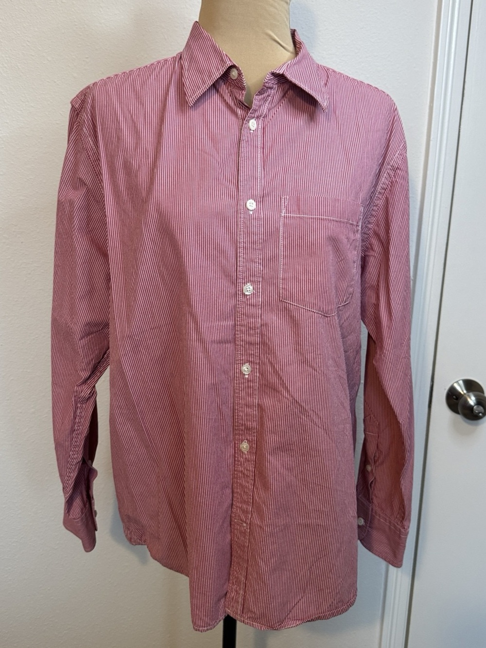 Old Navy Striped Button Down in Red & White Size Large